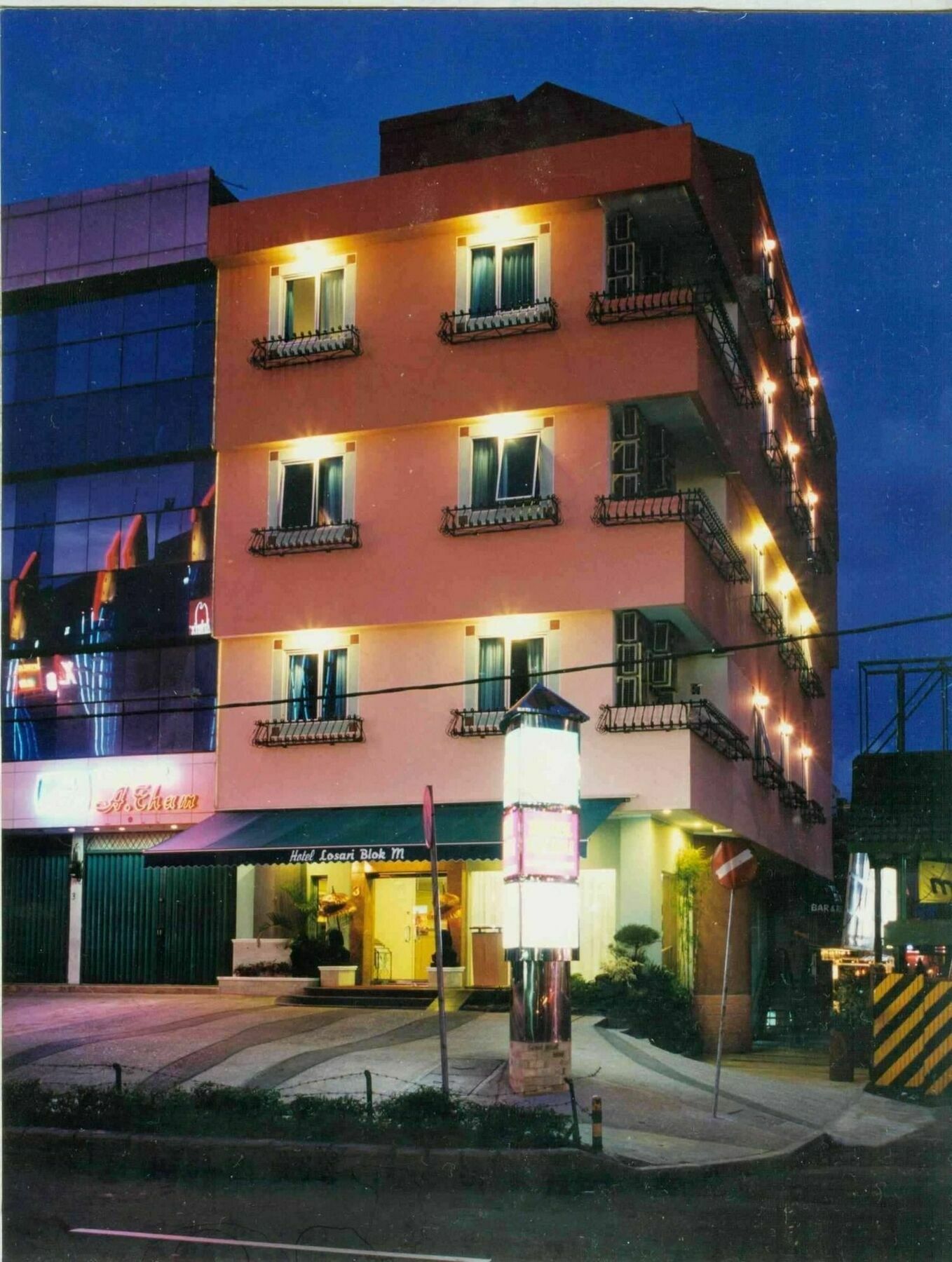 Losari Blok M Hotel Yakarta Exterior foto